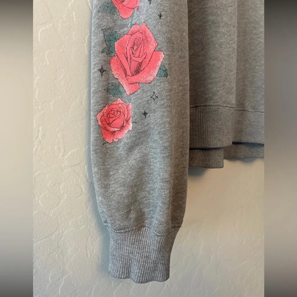 ⭐️Hollister gray sweatshirt with rose and moon details on sleeves size medium - Image 5