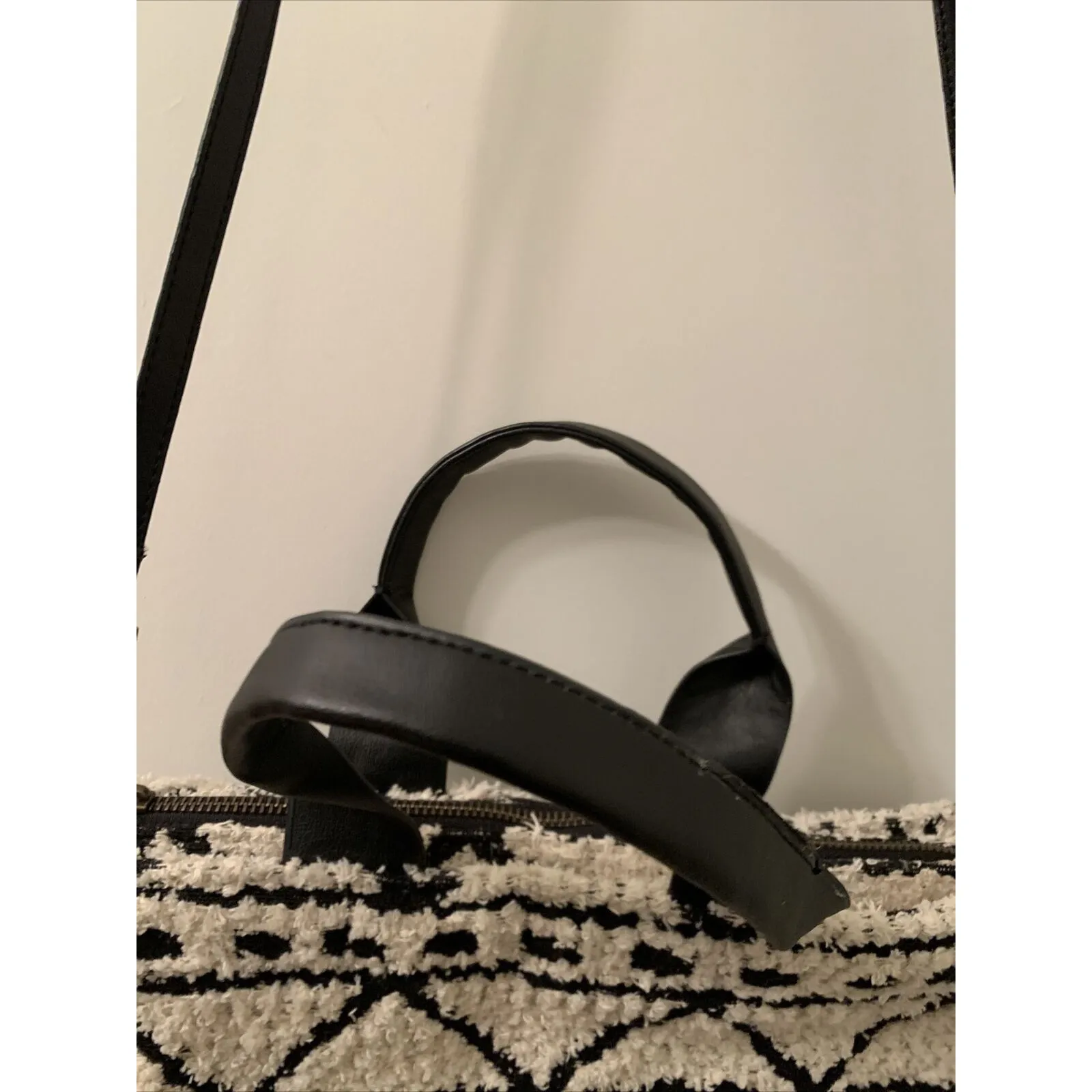 Universal Thread Shoulder Bag Handbag Tote Purse Black & Off White - Image 7