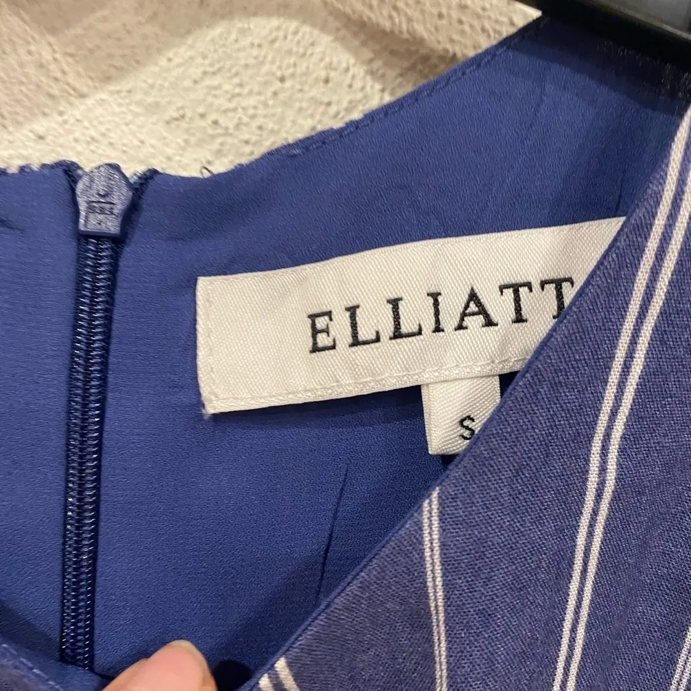 Elliatt  Striped Cold Shoulder Top Size Small EUC - Image 4