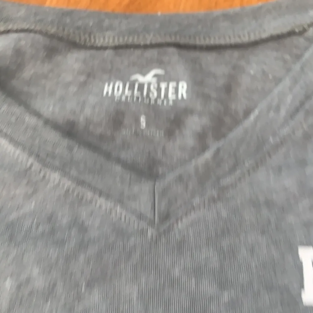 Hollister V-neck longsleeve tees - Image 6