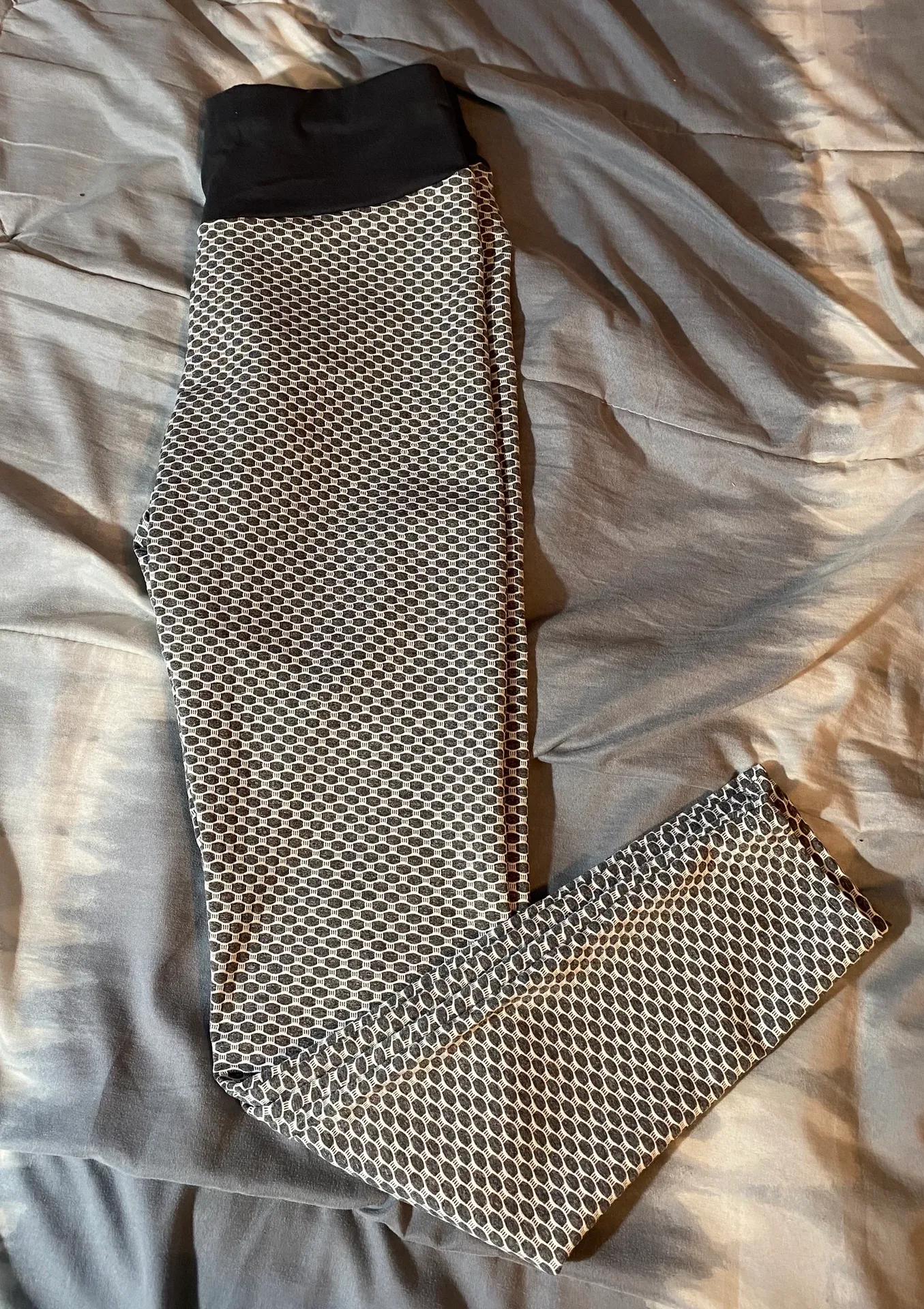 Gray Butt Scrunch Leggings - Image 5