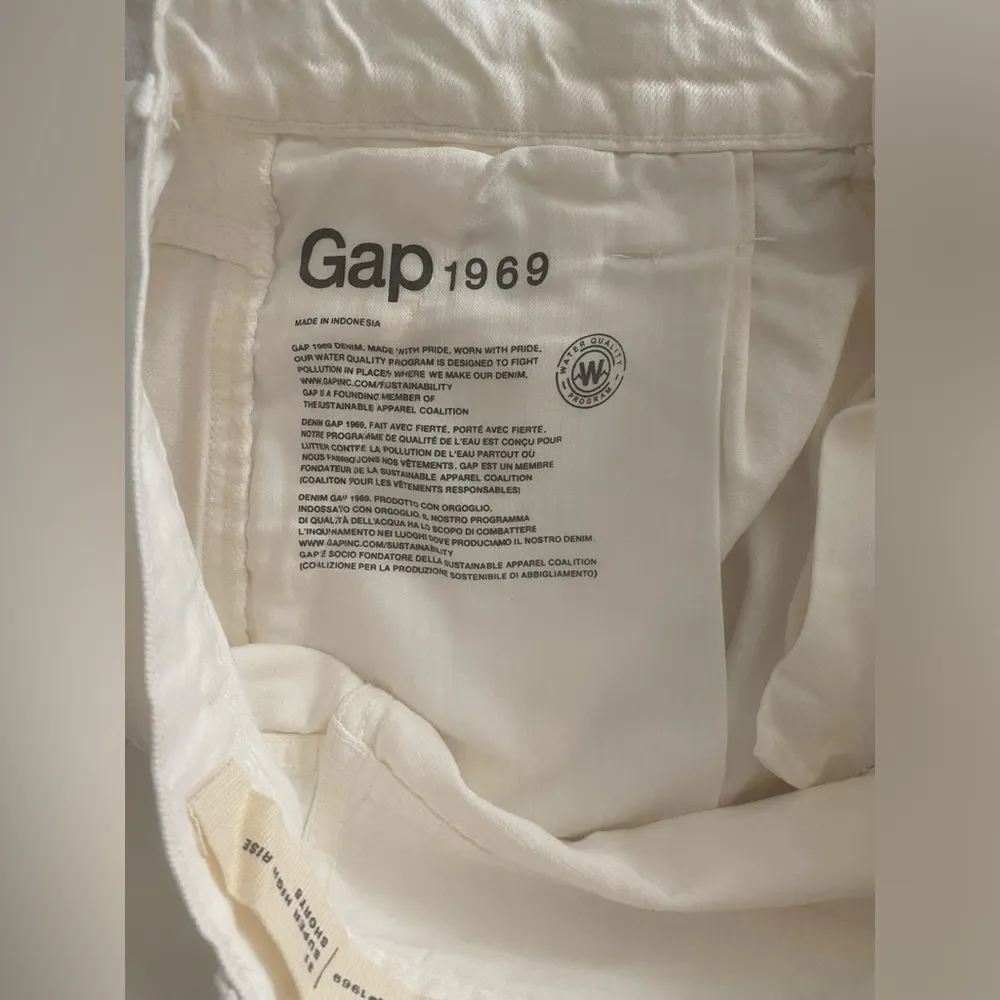 Gap 31 Super High Rise Women’s Ivory Denim Cuffed Cotton Casual Shorts - Image 9