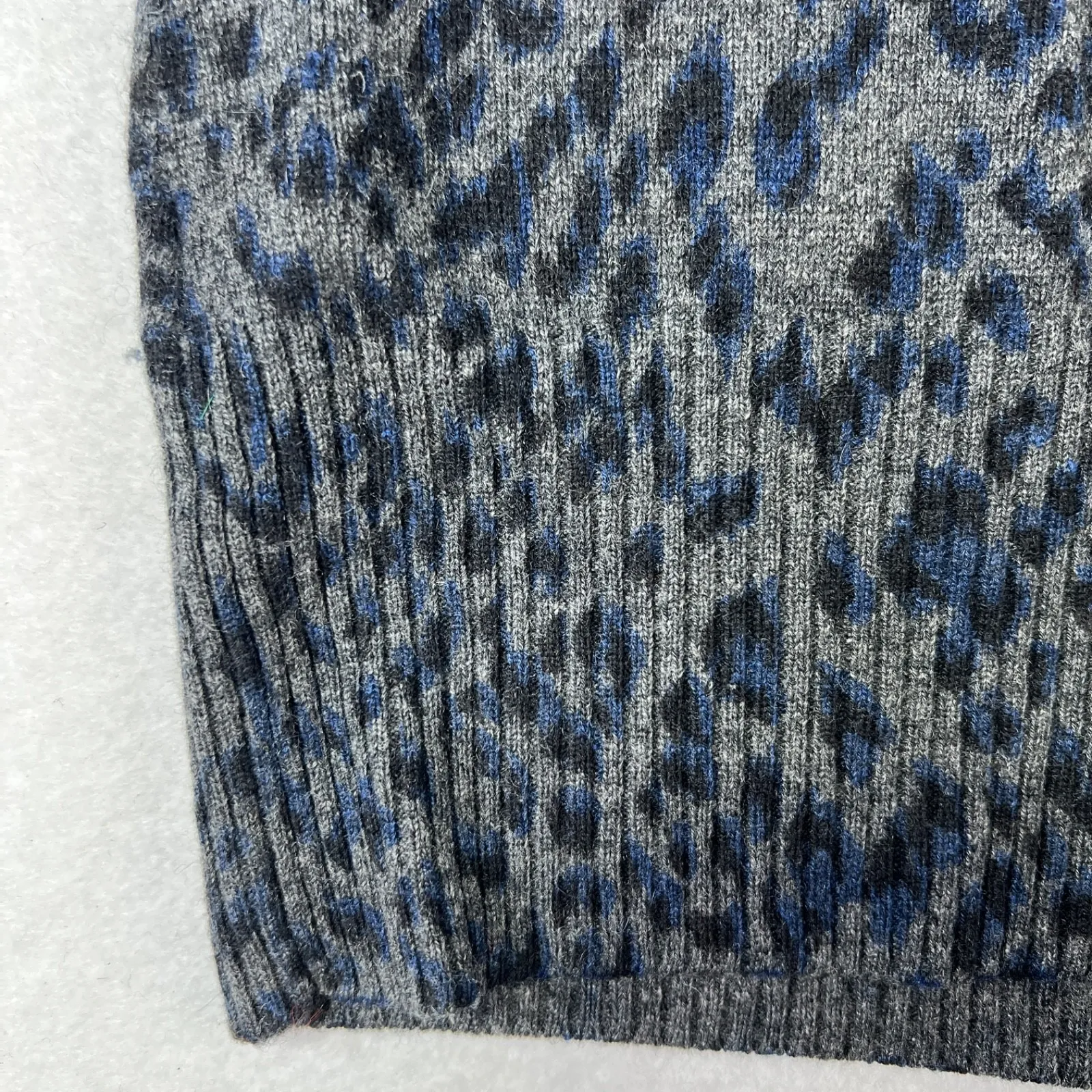 Pure Collection 100% Cashmere Leopard Print Cardigan Gray Black Sz 2 Minimalist‎ - Image 6