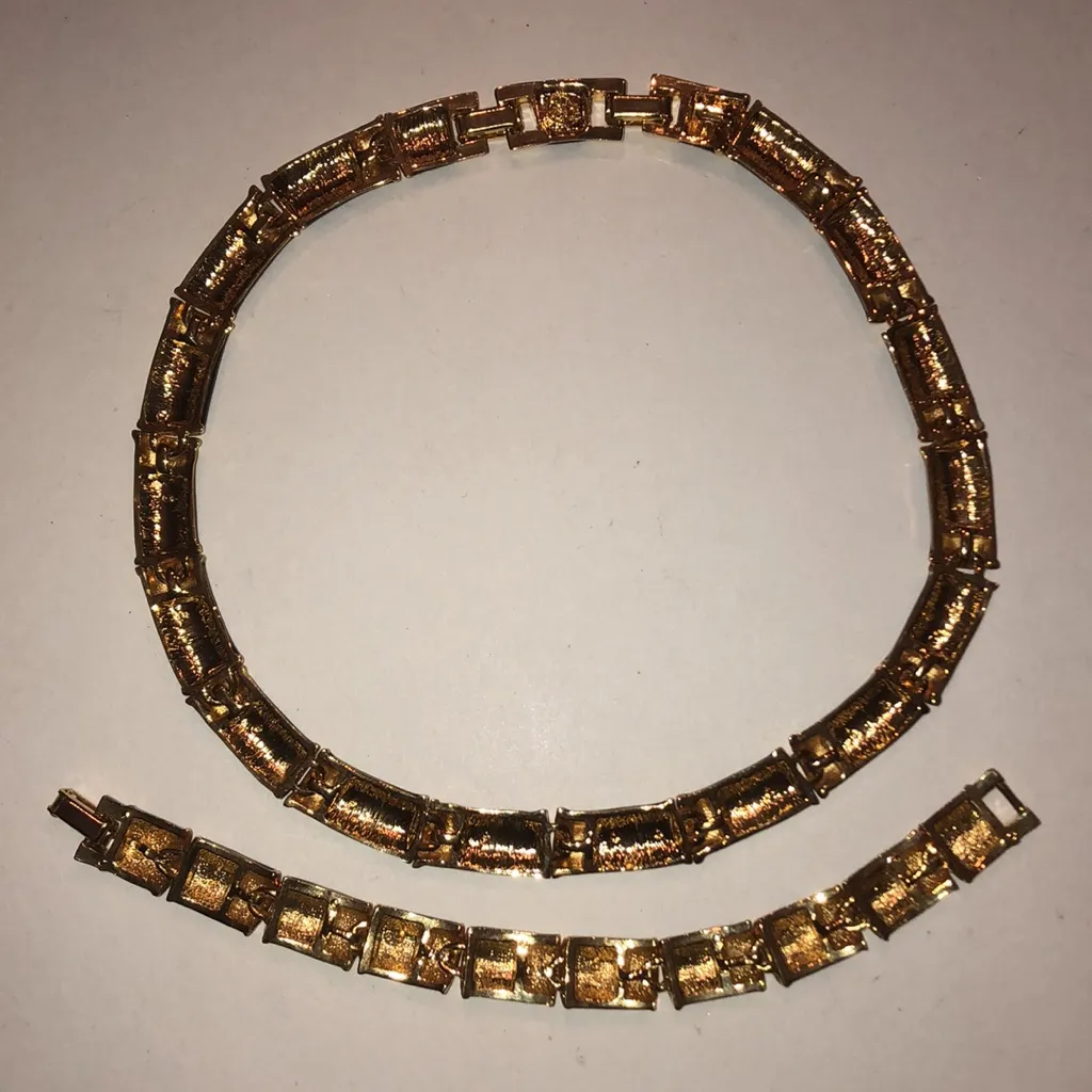 Angel Brand Black and Gold Tone Necklace and Unsigned Bracelet Set - Image 4