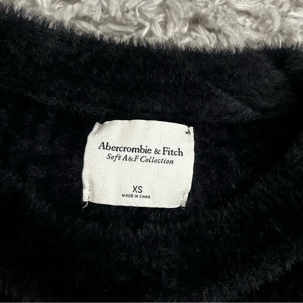 Abercrombie & Fitch black fuzzy sweater size xs - Image 2