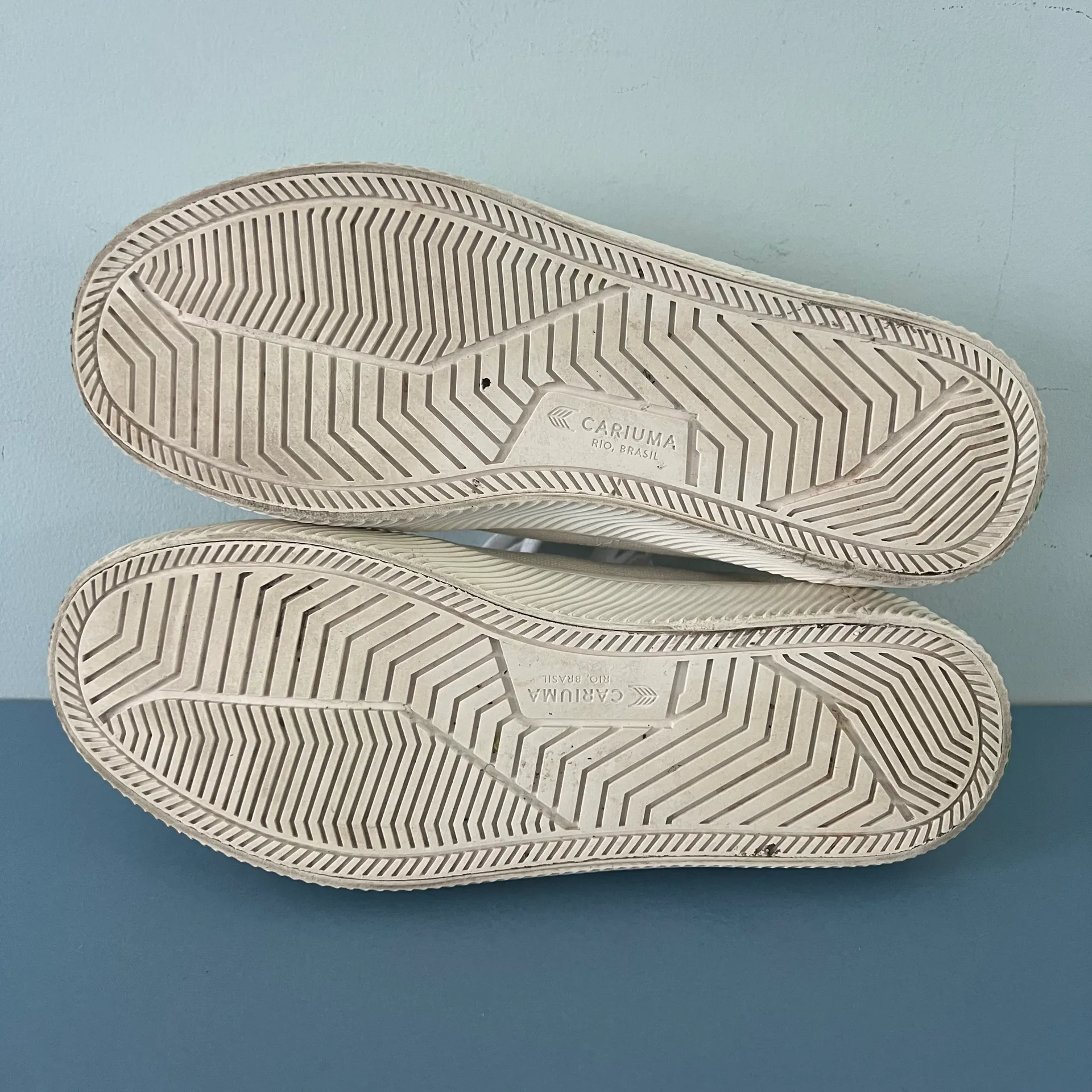 Cariuma OCA Low Off-White Canvas Lace Up Sneakers - Image 8