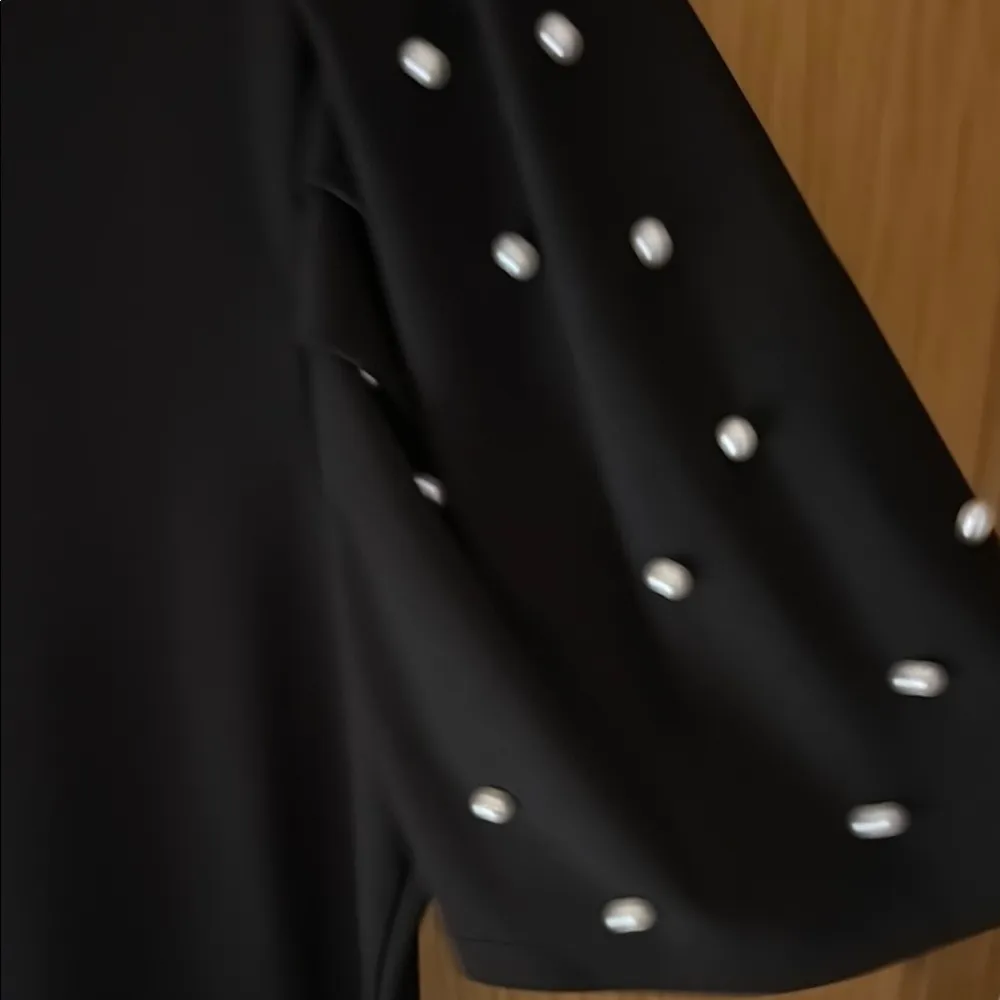 Chic Black Top with Pearl Accents Size M - Image 4