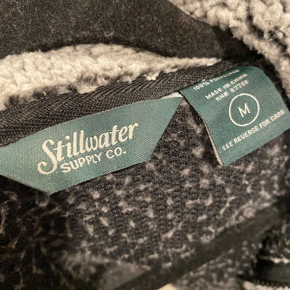 Stillwater Supply Co Black and Gray Sherpa Fleece Vest Size M - Image 2