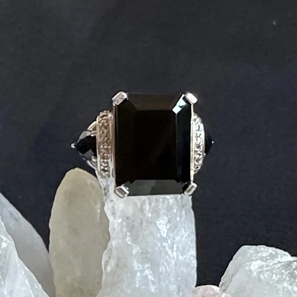 Black spinel & diamond EUC ring. Large center stone w/ diamond side stones - Image 2