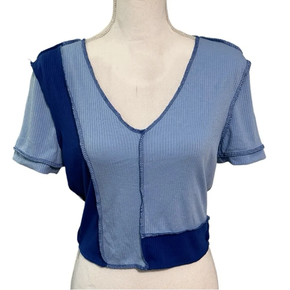 Boutique Blue Ribbed Colorblock Inside Out Cropped Top NWOT Size L - Image 2