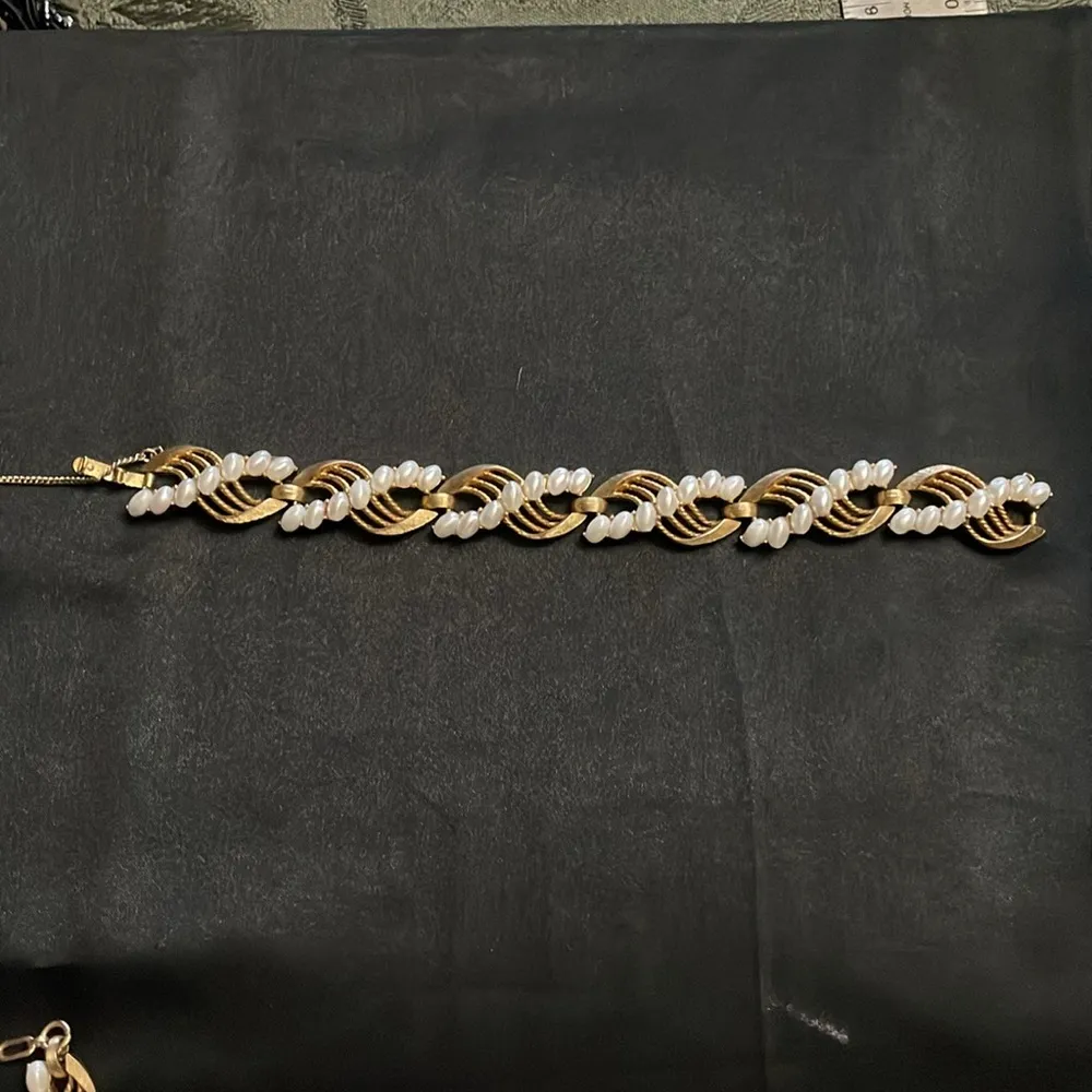 Crown Trifari Pearlized Resin Cabochon Bracelet matching Trifari Necklace - Image 7