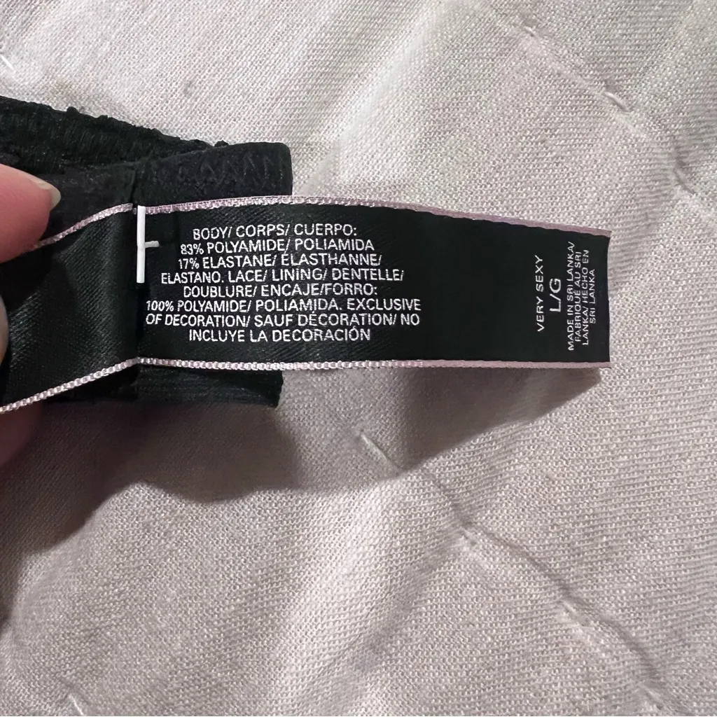 Victoria’s Secret Black Lace Keyhole Halter Bralette in Size Large - Image 8