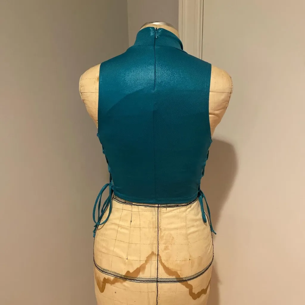 Forever 21 Sequin Blue Crop Top Size Small - Image 3