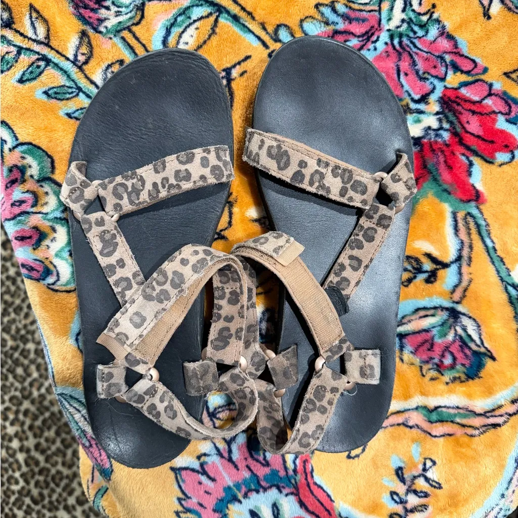 Teva  Leopard Print midform  Sandals size 10 - Image 2