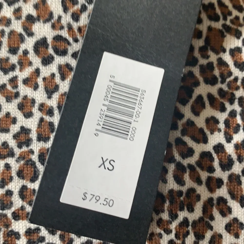 Banana Republic  Leopard Print V-neck Sweater - Image 9