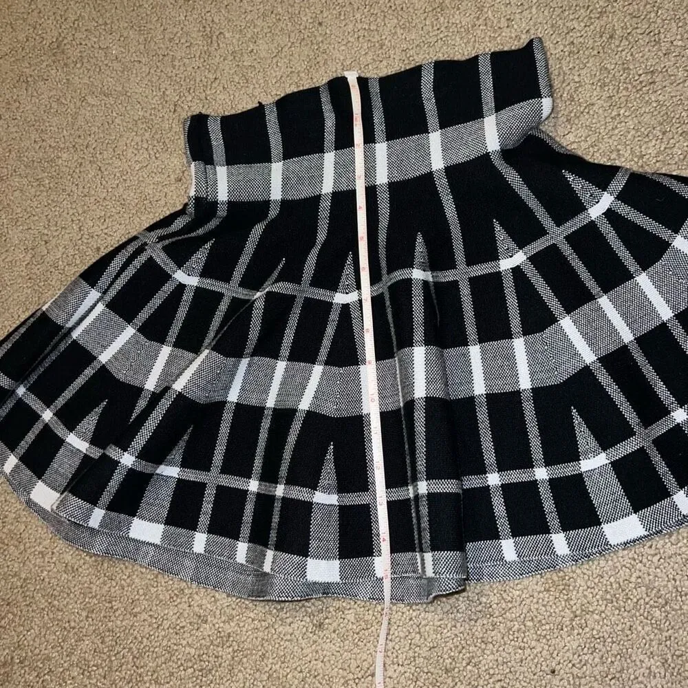 Soho girls thick stretchy sweater skirt b&w plaid size M - Image 4