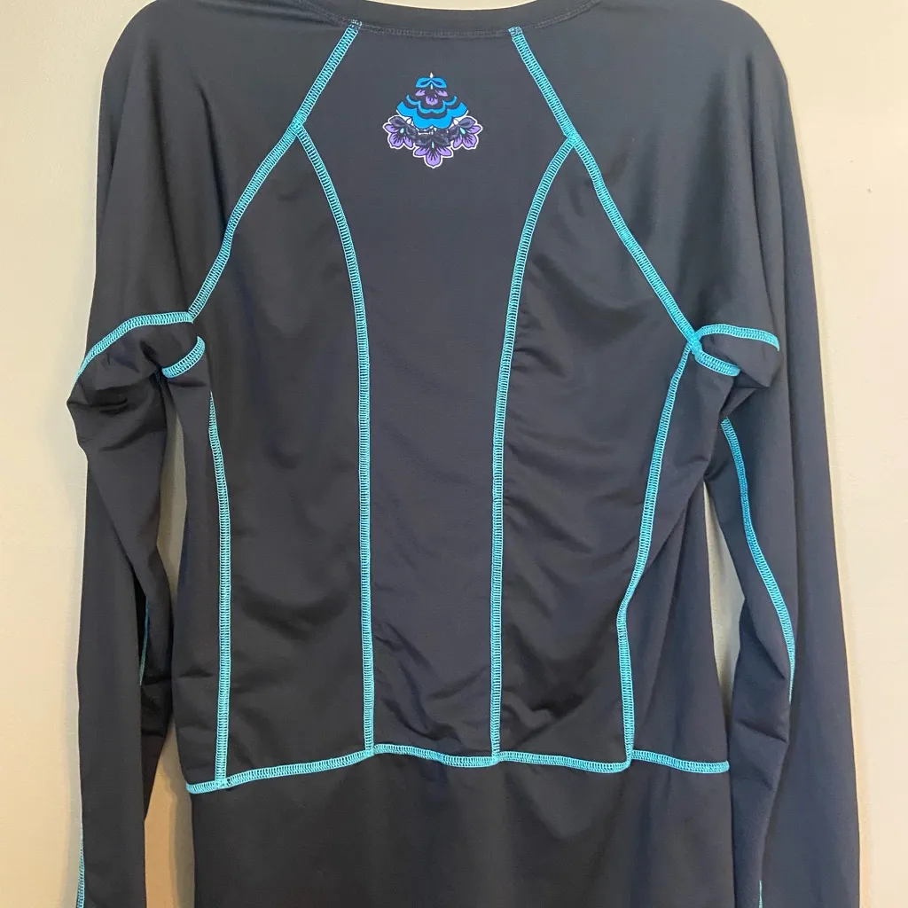 Athleta athletic/activewear all day dry shirt, size MT 8-10 - Image 4