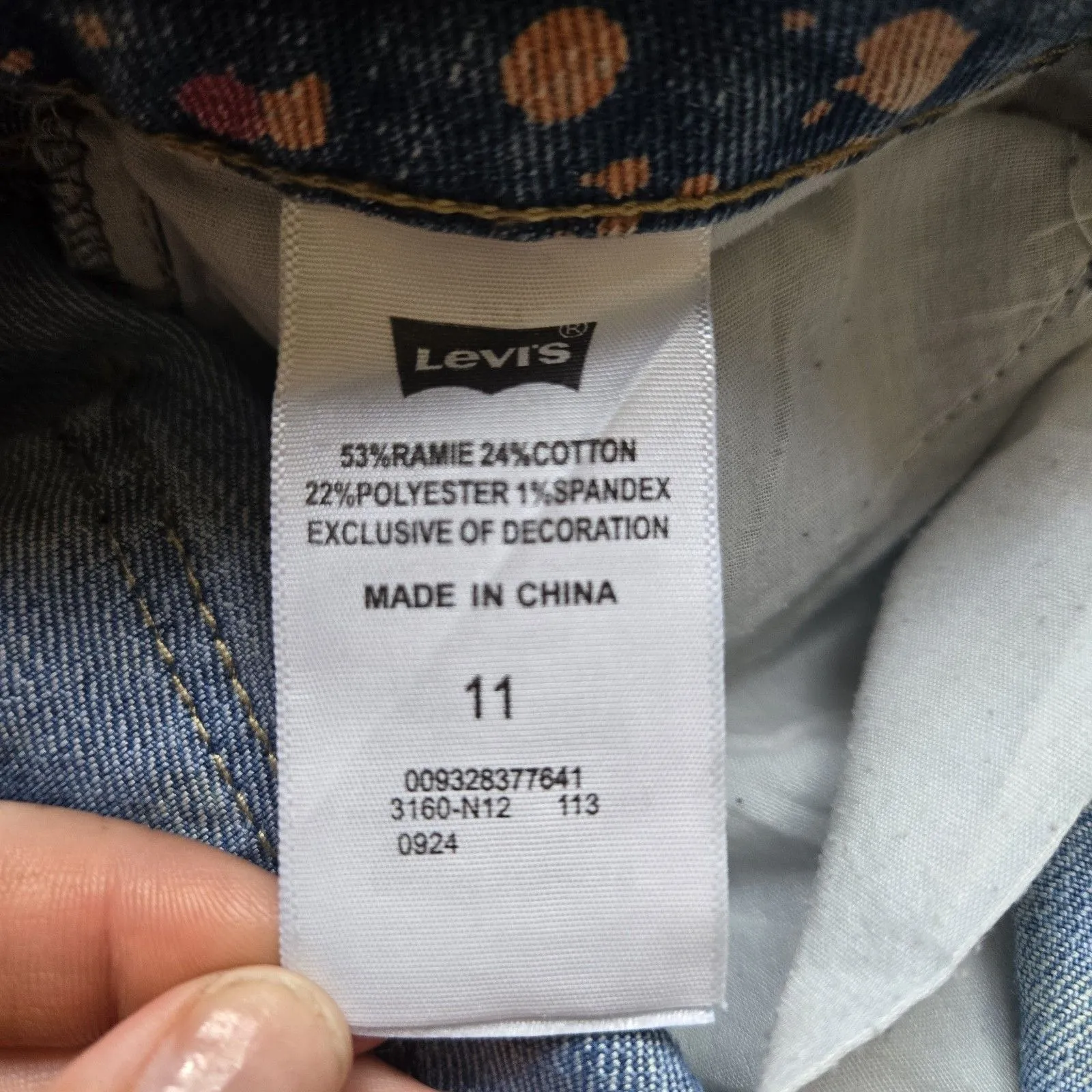 Levi's Jean Shorts Bermuda Size 11 Paint Splatter Embroidered Pockets Grunge Y2K - Image 7