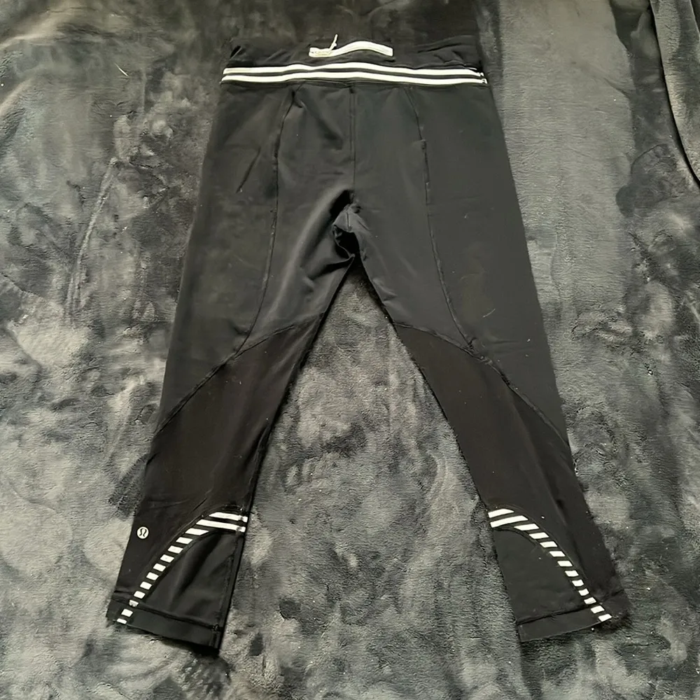 Lululemon Run Inspire Crop II black and white striped cropped leggings - Image 6
