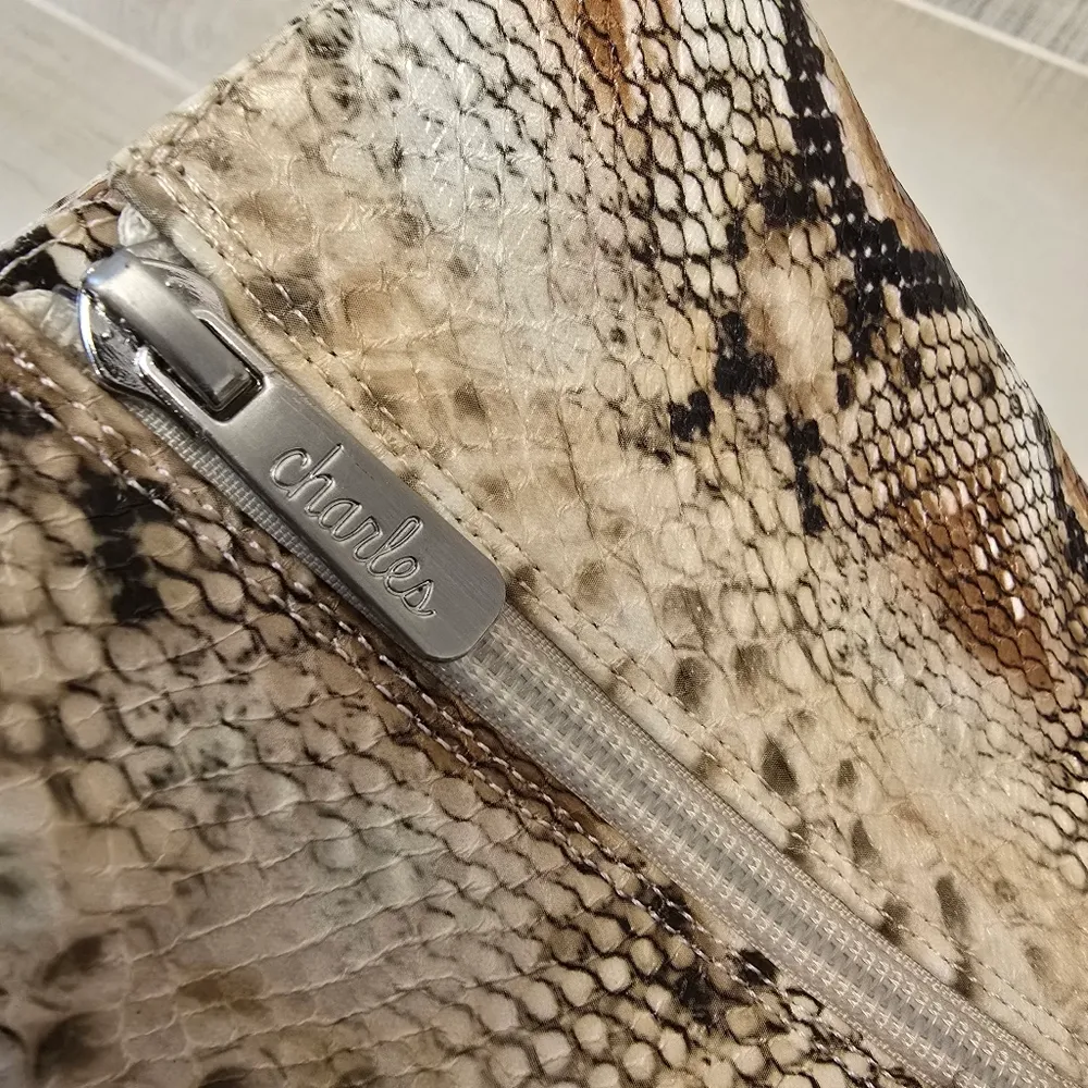 {9M} CHARLES by Charles David VIRGIL Snake BOOTIES Block Heel - Image 12