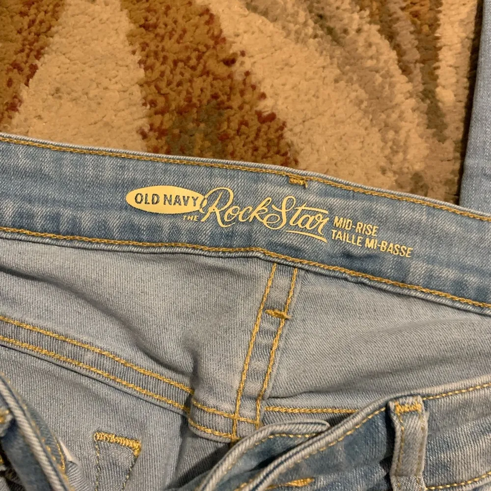 Old Navy rockstar mid rise talle jeans size 8 R - Image 3