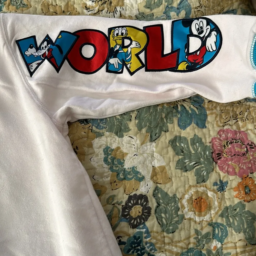 World sweatshirt, XL - Image 3