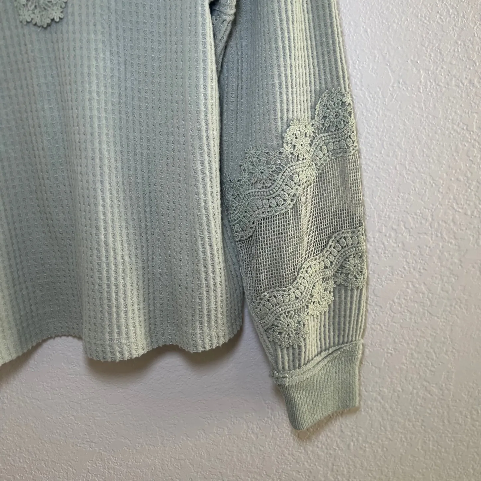 Daytrip Sage Green Lace Trim Waffle Knit Top Women's Medium boho cottage dainty - Image 3