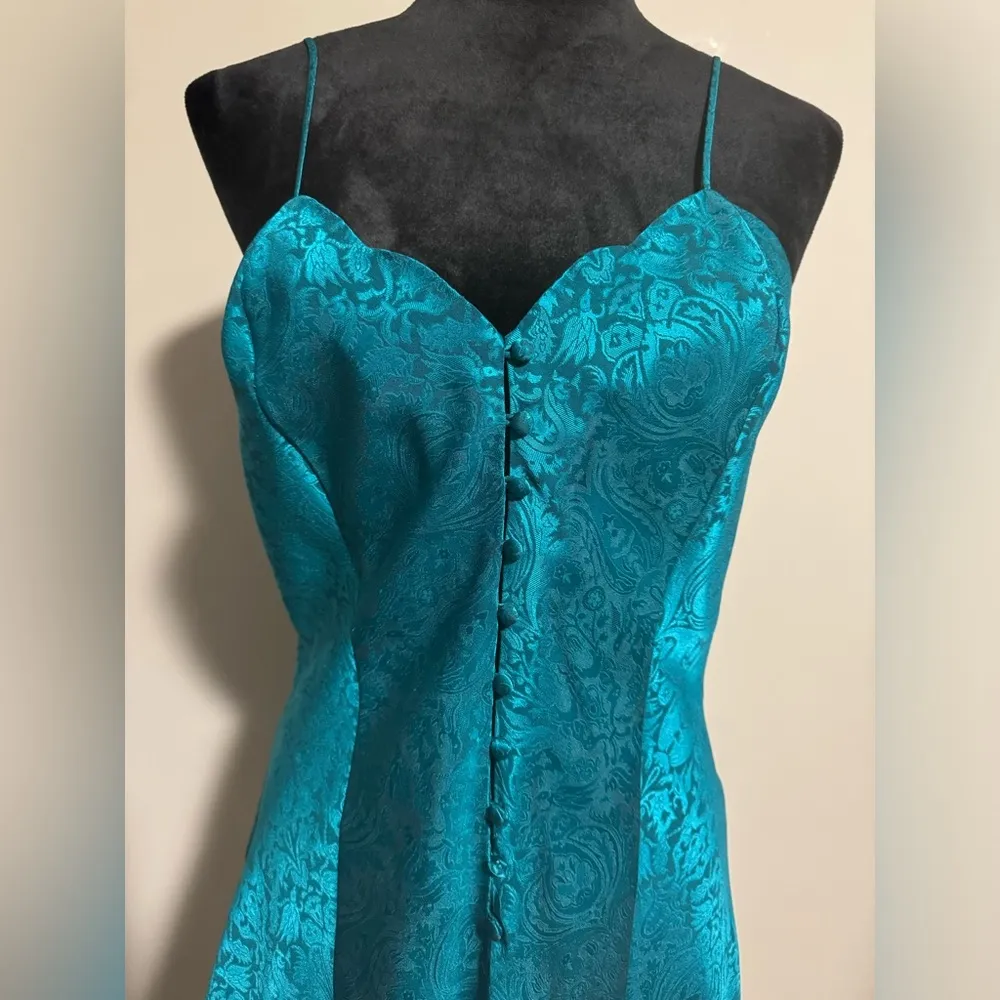 EUC Victoria’s Secret Vintage Blue Scalloped Satin Slip size medium - Image 2