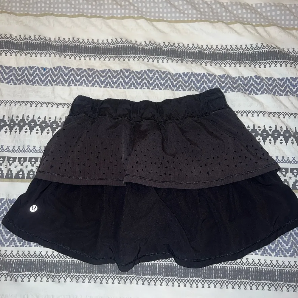Lululemon In A Flash Skirt ~ Sz 4 ~ Laser Cut Detail ~ Black ~ Multi Layer ~ EUC - Image 2