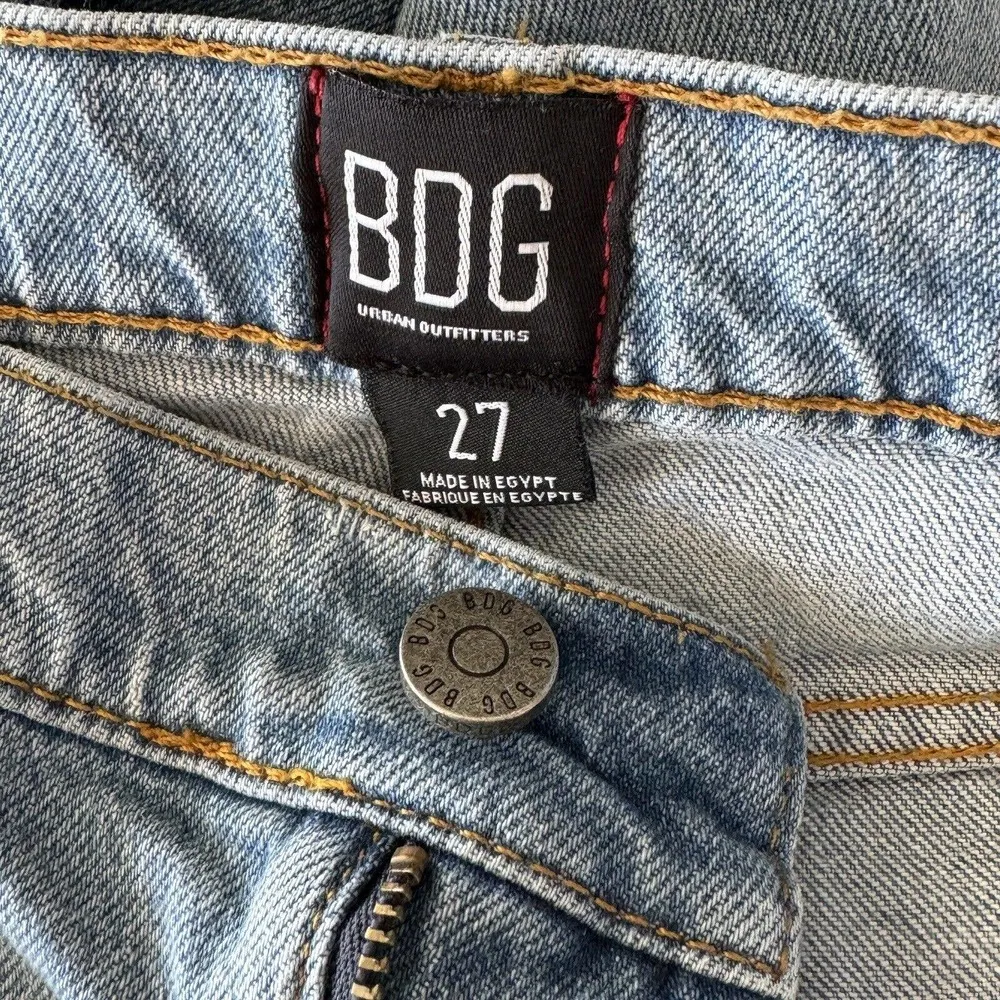 BDG SZ 27 Flare Jeans Mid-Rise 5-Pockets Zip-Fly Whiskered Light Wash Blue - Image 7