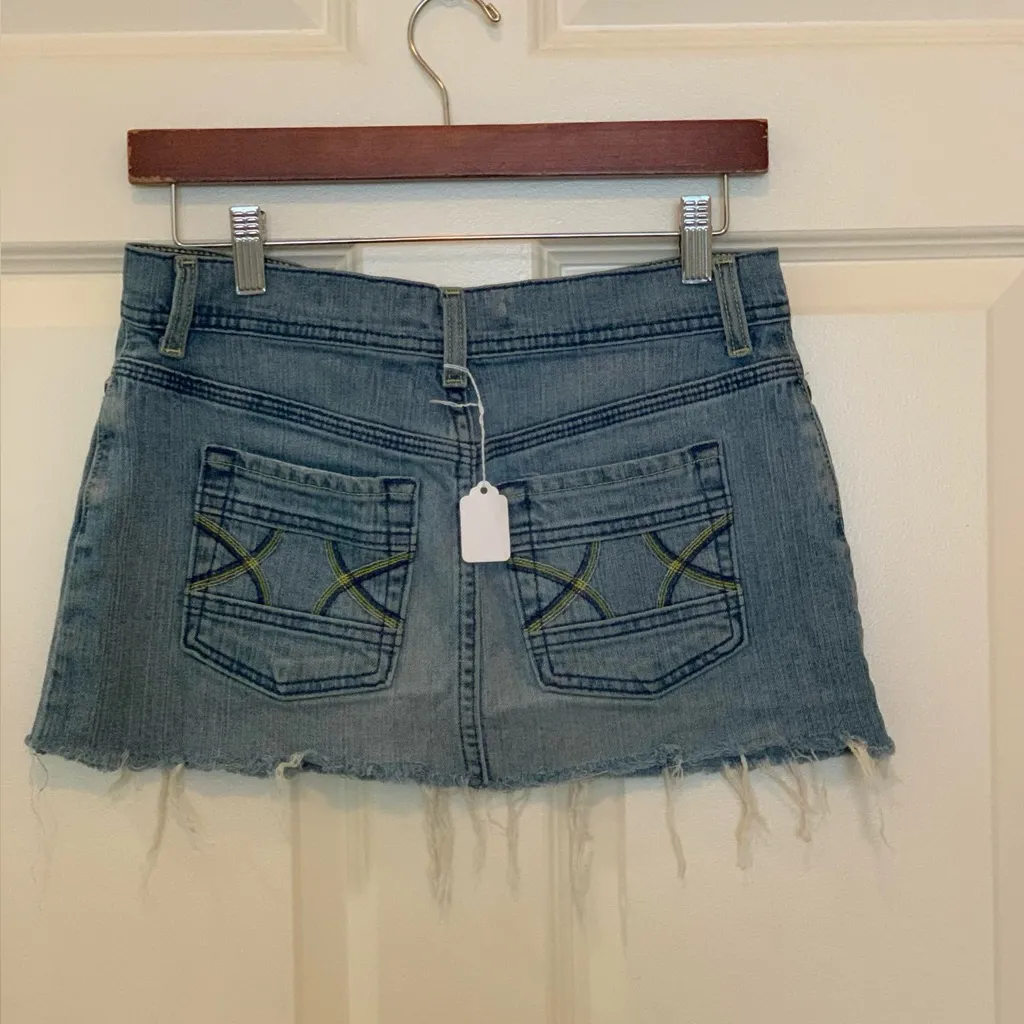 Y2K Old Navy Low Waist Micro Mini Denim Skirt - size 4 - Image 2
