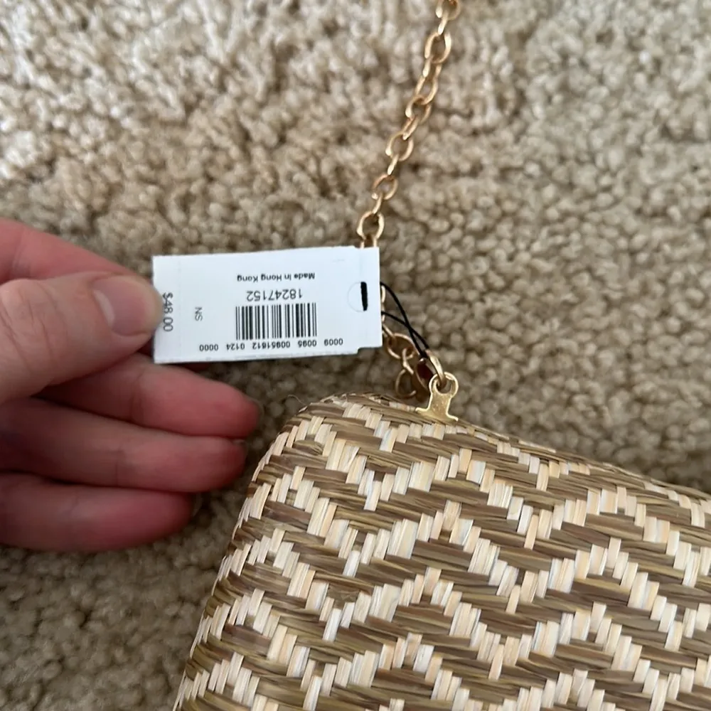 NWT adorable, woven purse with gold pineapple detail express - Image 3