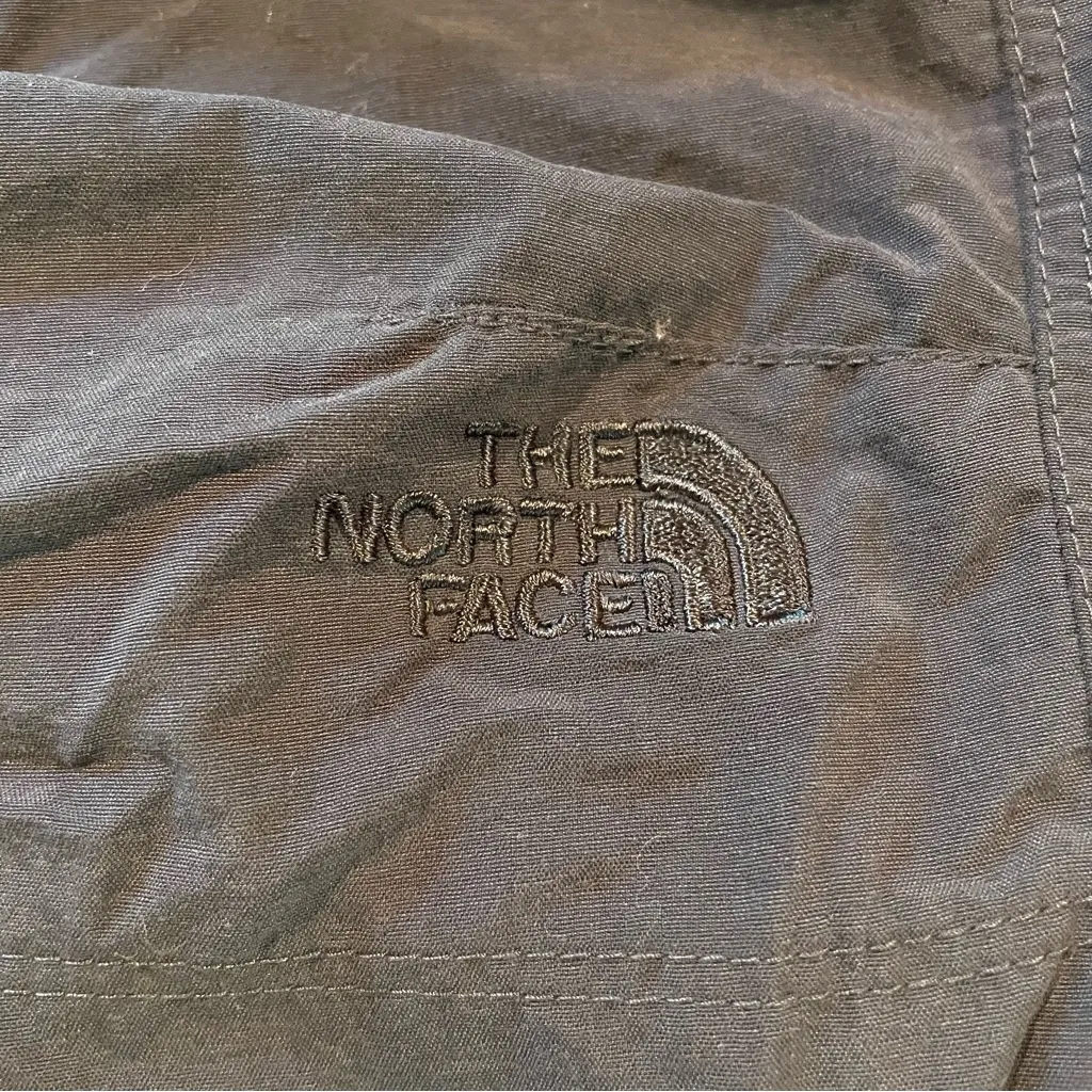 The North Face Dark Grey Cargo Cropped Capri Pants 6 Mid Rise Utility Gorpcore - Image 4