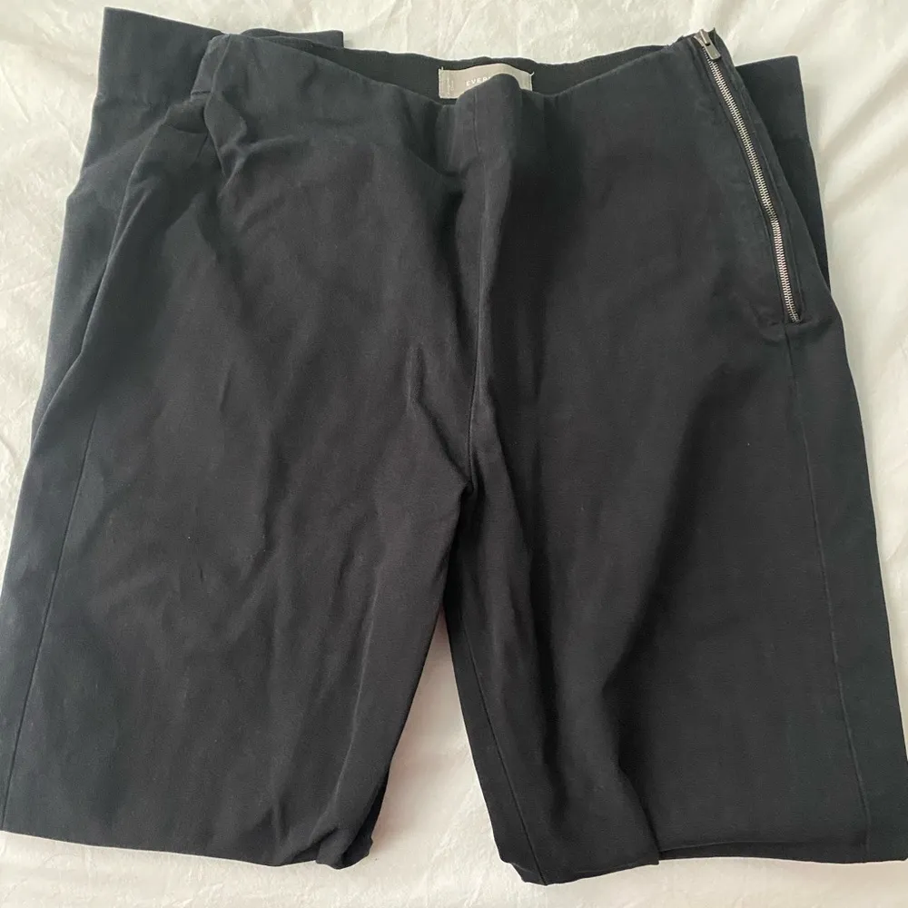 Everlane The Side-Zip Stretch Cotton Pant in Black - Image 3