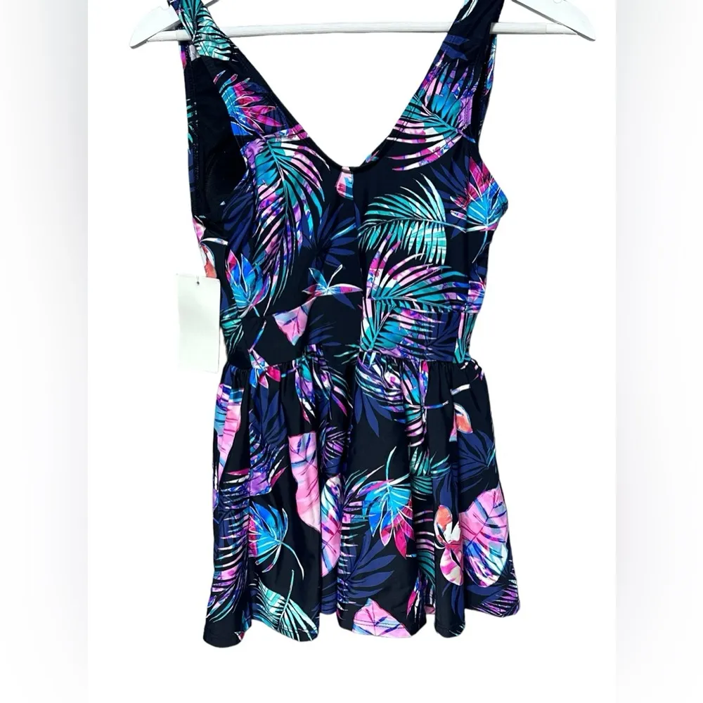 Flattering V - Image 5