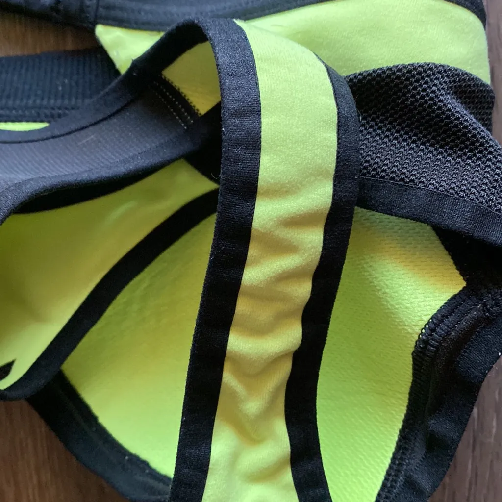 VSX Victoria’s Secret Incredible Yellow Maximum Support Sport Bra Size 32 B - Image 10
