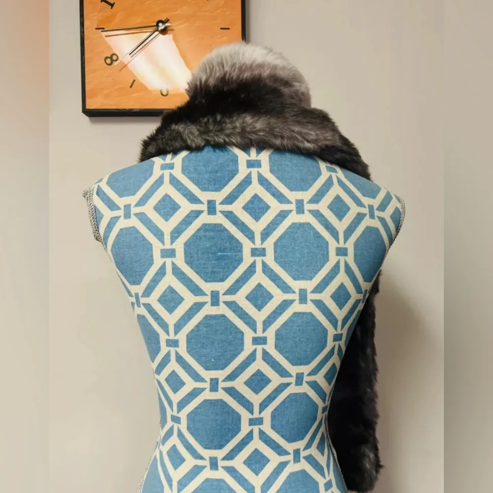 Jaclyn Smith Faux Fox Fur Fuzzy OSFM Winter Fashion Scarf Gray Black 52" - Image 3