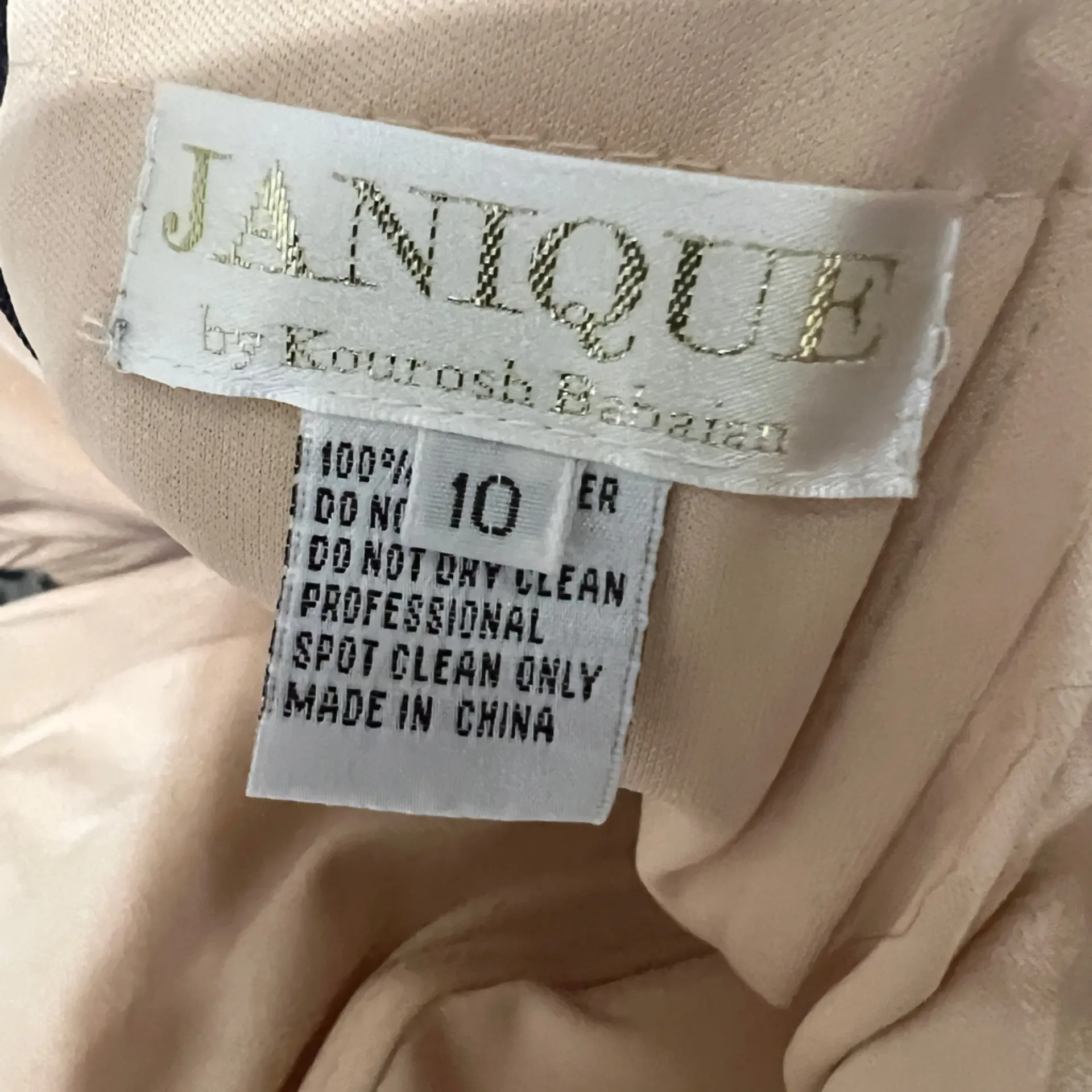 Elegant Black and Gold Evening Gown Size 10 - Image 9