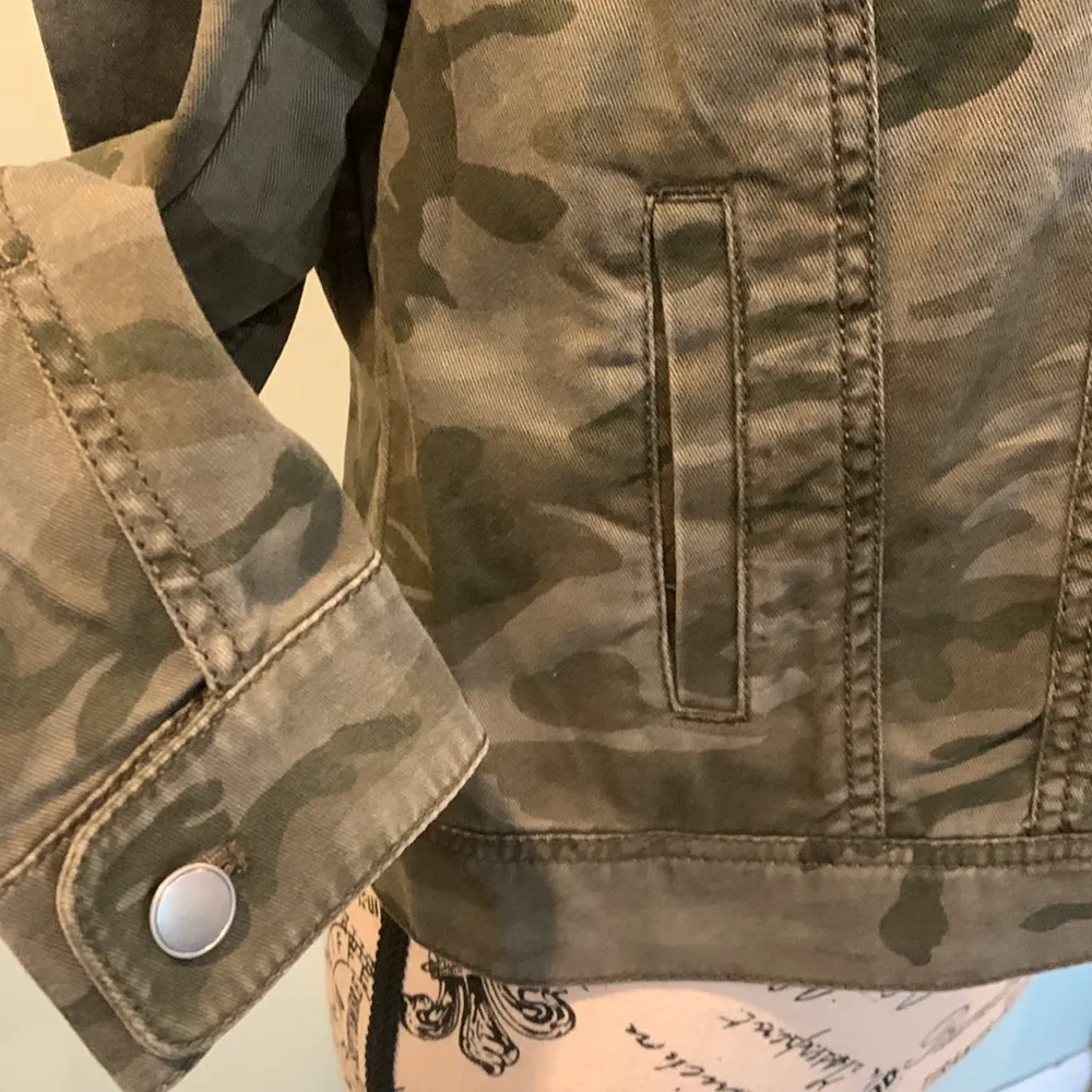 Loft  Green Camo Lightweight Cotton Denim Style Jacket Women’s XS Extra Small - Image 3