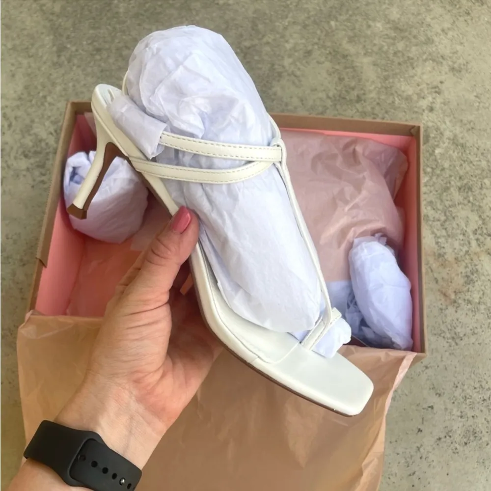 Anthropologie Bibi Lou White Toe Loop Heels 9.5 - Image 8