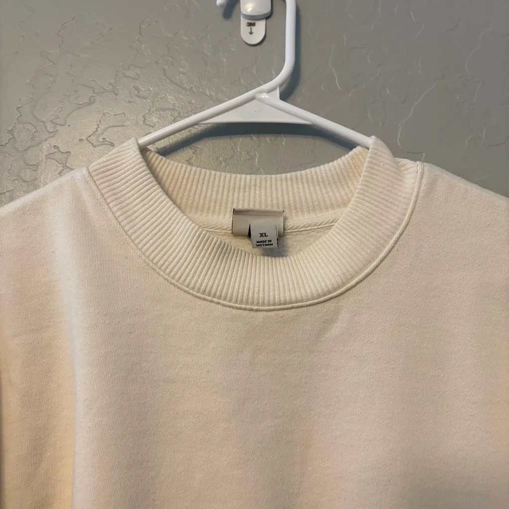 A New Day  bundle of two off white pullover sweatshirts size XL - Image 4