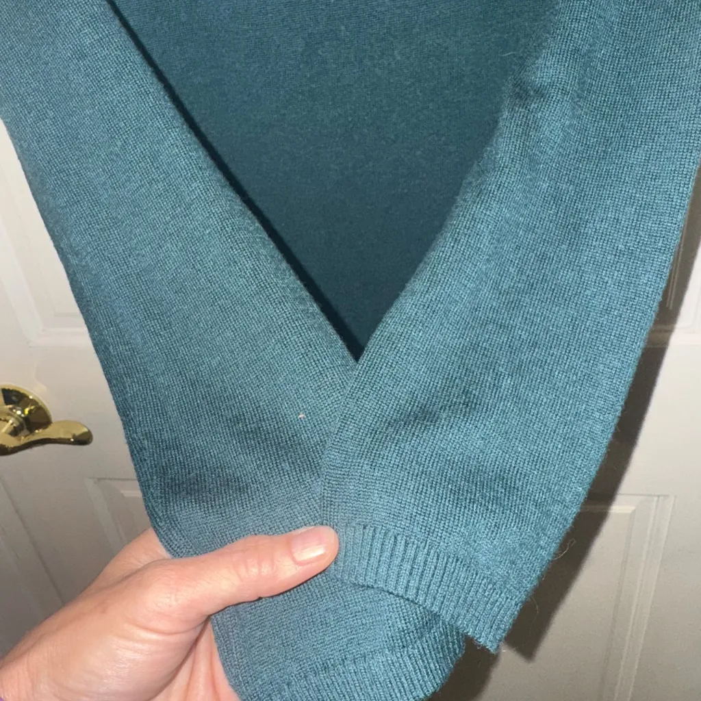 lululemon athletica green Textured Shoulder Sweater Gray Size 8 - Image 4