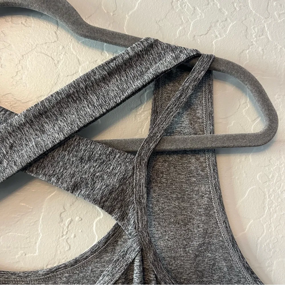Zobha heather charcoal gray athletic crisscross back tank top size large NEW - Image 11