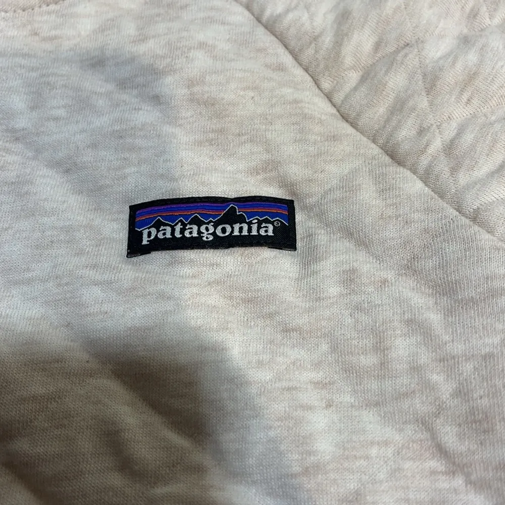Patagonia women’s  crewneck - Image 2