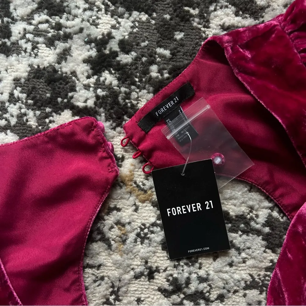 NWT 🌟 Forever 21 Magenta Velvet Dress - Image 6