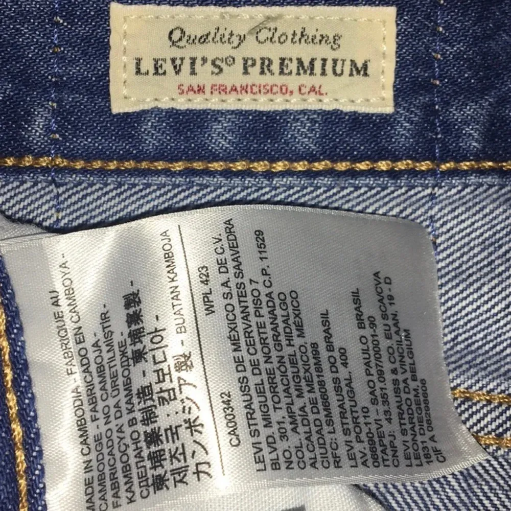 NWT Levi’s 501 Indigo Avenue Medium Wash Button Fly Raw Hem Denim Shorts Size 29 - Image 8