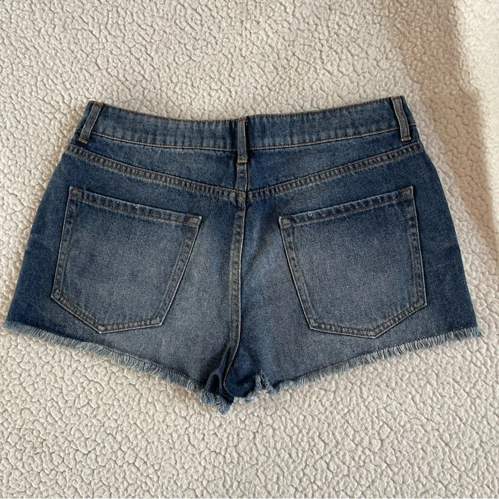 Forever 21 Distressed Button Denim Shorts Size 29 Raw Hem High Waist - Image 6