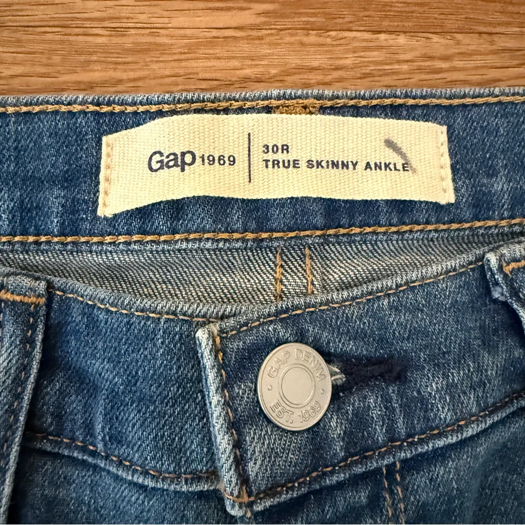 Gap 1969 Distress Raw Hem True Skinny
Ankle Jeans Blue Women's Size 30R - Image 3