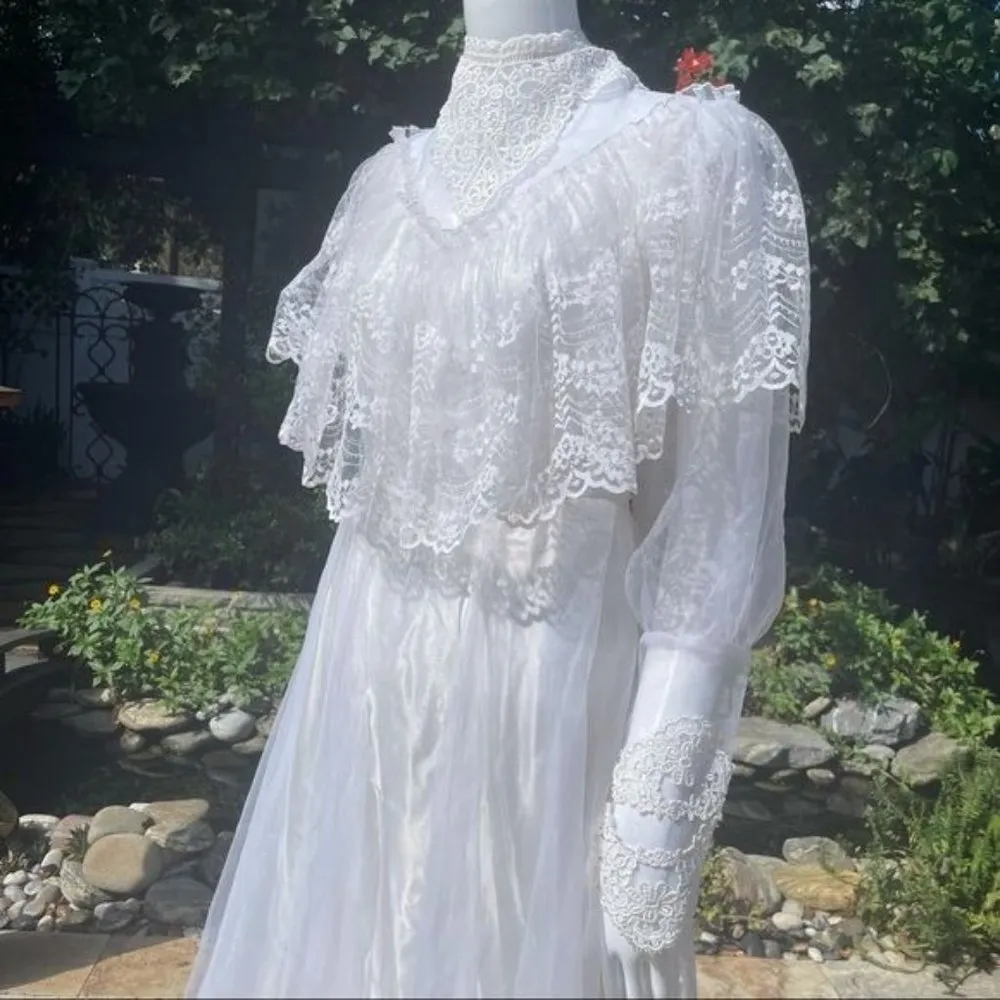 Vintage 1950s lace high neck wedding dress cottage core / boho ruffle tiered lac White Size M - Image 6