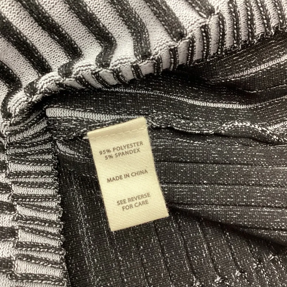 Keyhole Plated Sweater Size Small NWT - Image 10